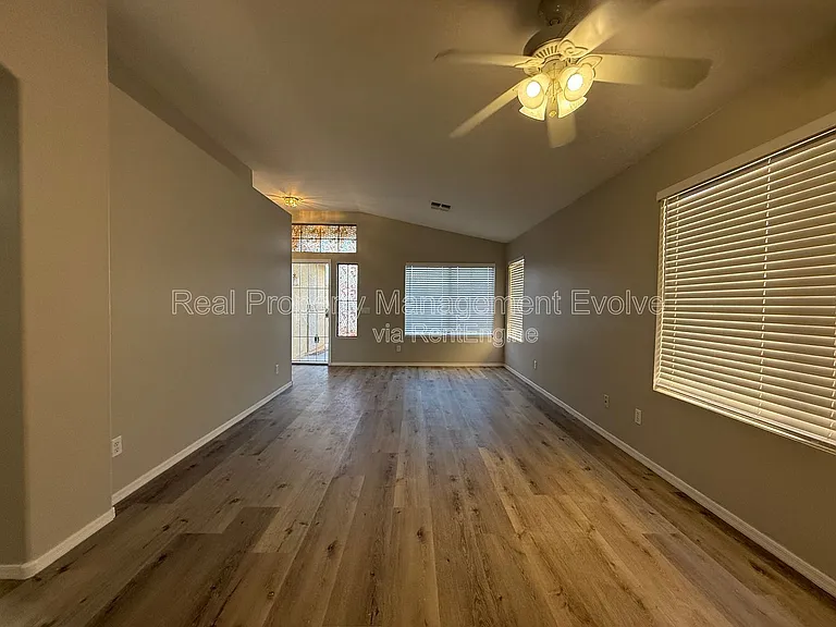 1516 E Bowker St — Photo 4