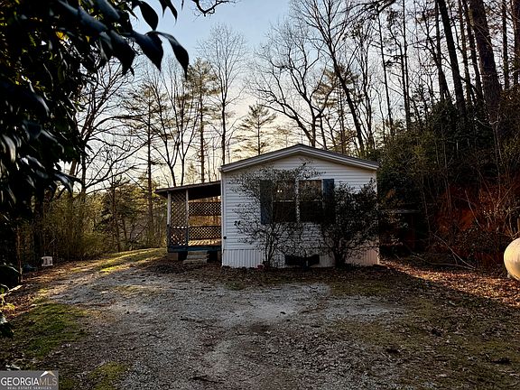 3rd image of 24 Lost Bridge Ln