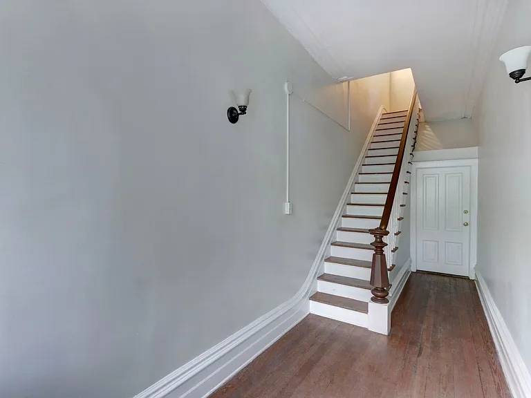 218 E Henry St #B — Photo 13