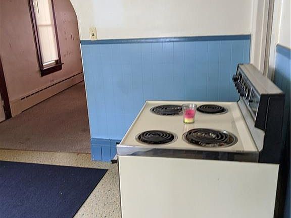 5th image of 475 Erie St