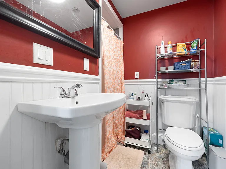 532 E 4th St #2 — Photo 28