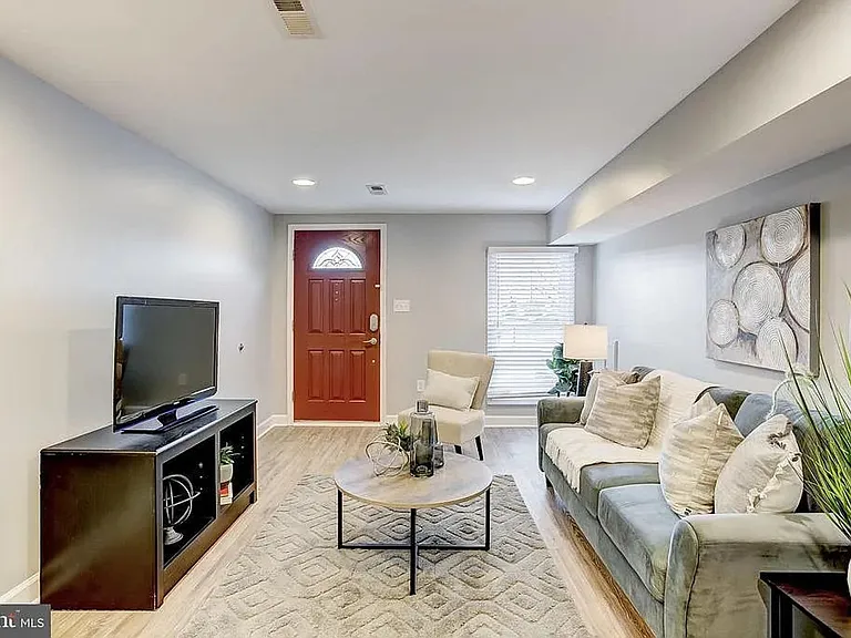 2604 Hudson St — Photo 35
