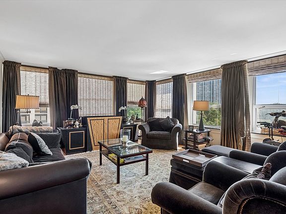 2nd image of 2626 N Lakeview Ave APT 302