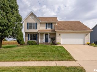 2135 Cliff Side Dr, Bettendorf, IA 52722