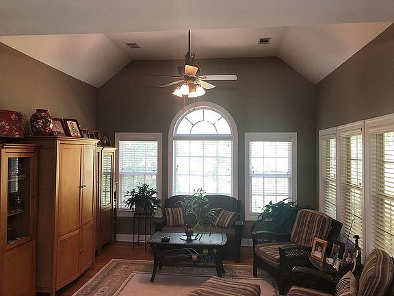 2nd image of 210 Oconee Woods Trl