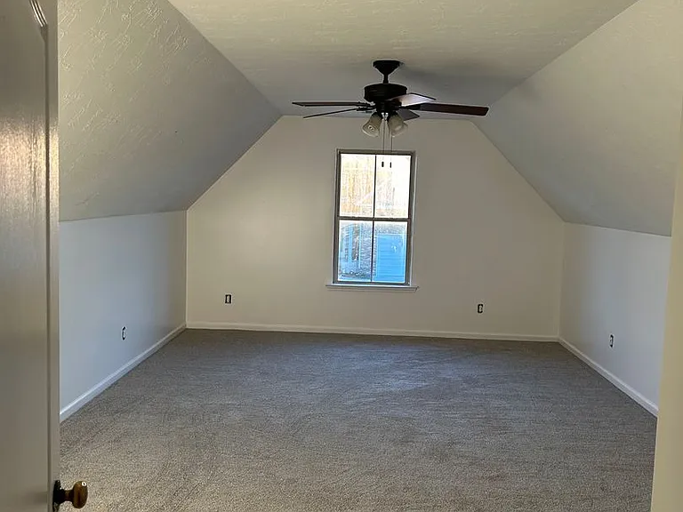 8017 Battle St — Photo 4