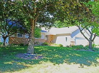 1060 Highland Park Rd, Neenah, WI 54956