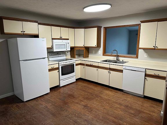 2nd image of 8865 Deer Valley Dr