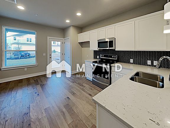 4th image of 1606 Roseburg Dr Unit 80