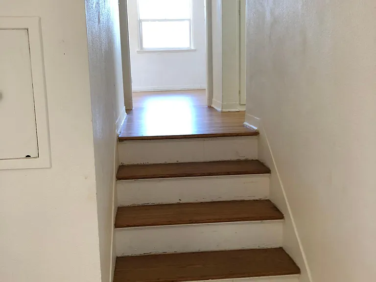 2515 Thurman Ave — Photo 6