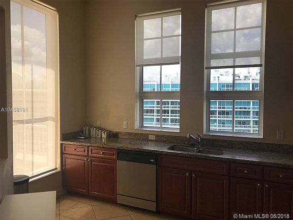 5th image of 3001 NE 185th St #4