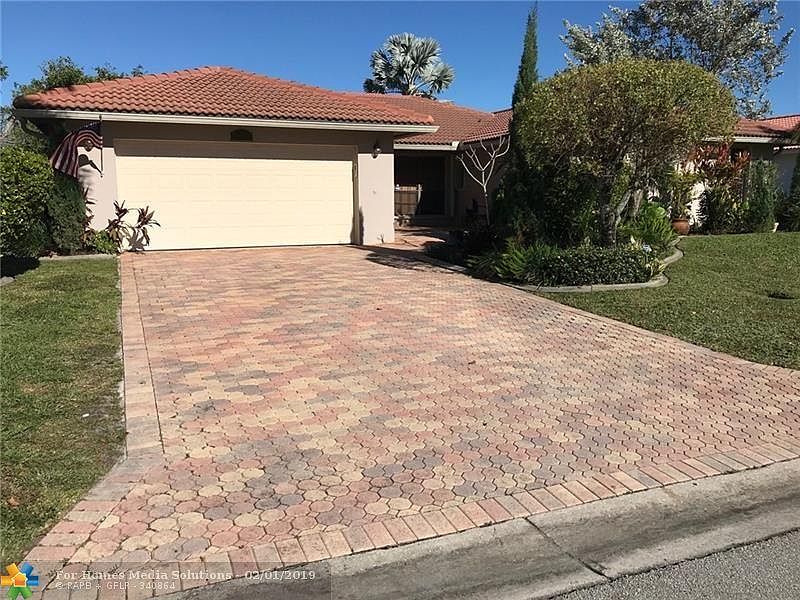 1st image of 851 NW 83rd Dr