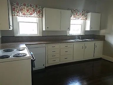4th image of 1133 Peach St