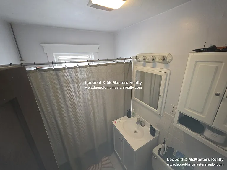 18 Lyne Rd — Photo 9