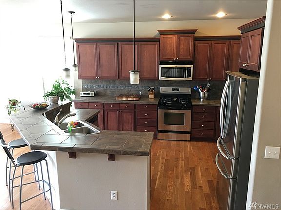 4th image of 7214 199th St E