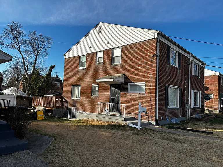 7418 W Park Dr — Photo 2