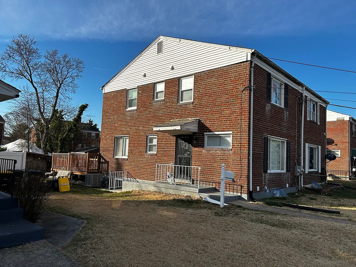 Building Photo - 7418 W Park Dr