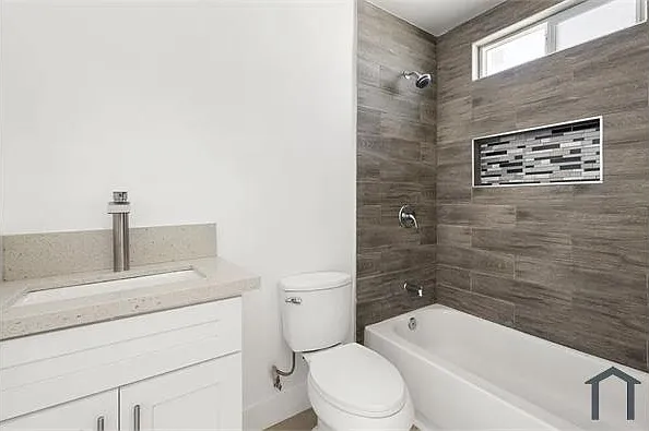 645 W 97th St — Photo 4