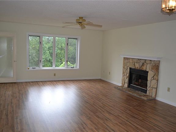3rd image of 106 Northlake Dr #106