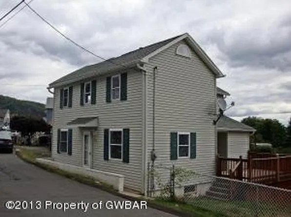 206 Honey Pot St, Nanticoke, PA 18634