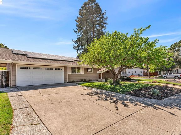 3rd image of 9459 Broadmoor Dr