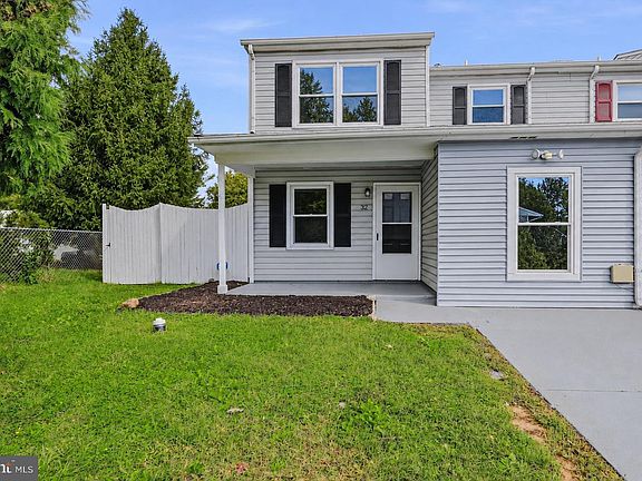 2nd image of 32 Stephanie Dr