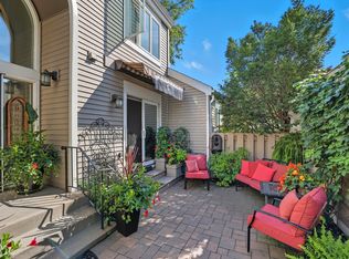 1115 Edgcumbe Rd, Saint Paul, MN 55105