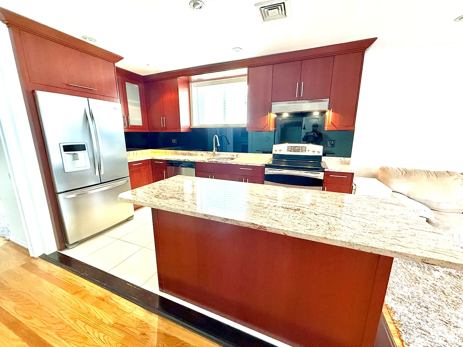 2 bed, 1150 sqft, $3,200 — Photo 3