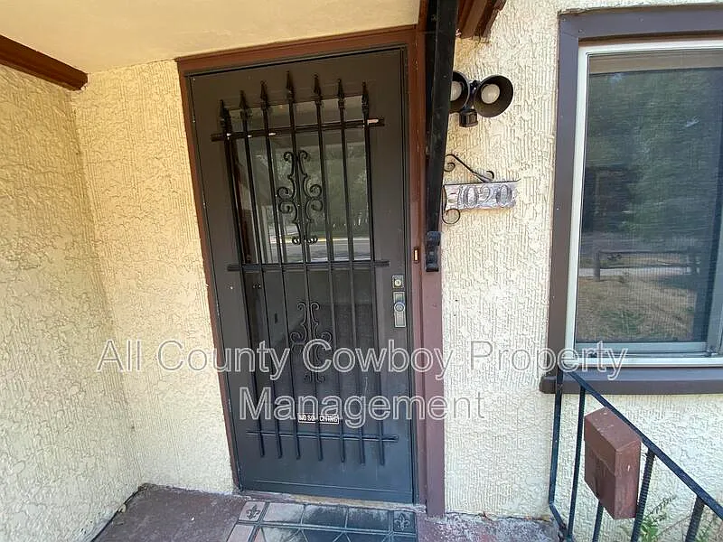 3 bed, 1.0 bath, 1138 sqft, $1,700 — Photo 3