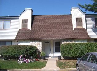 96 Pointe Cir S, Coram, NY 11727