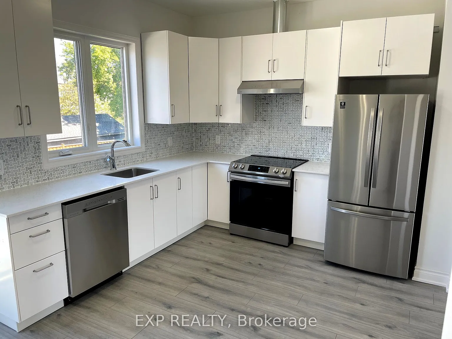 4 bed, $2,700 — Photo 2