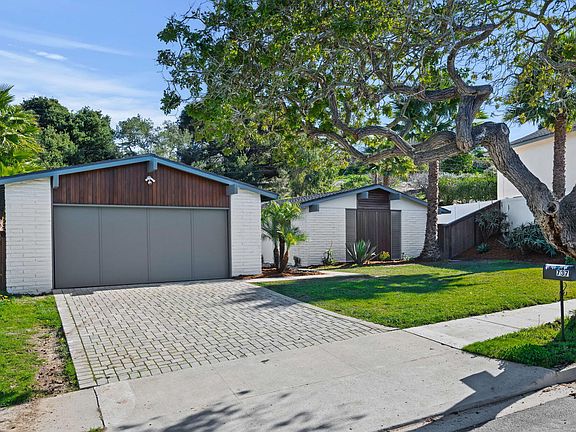 3rd image of 737 Calabria Dr