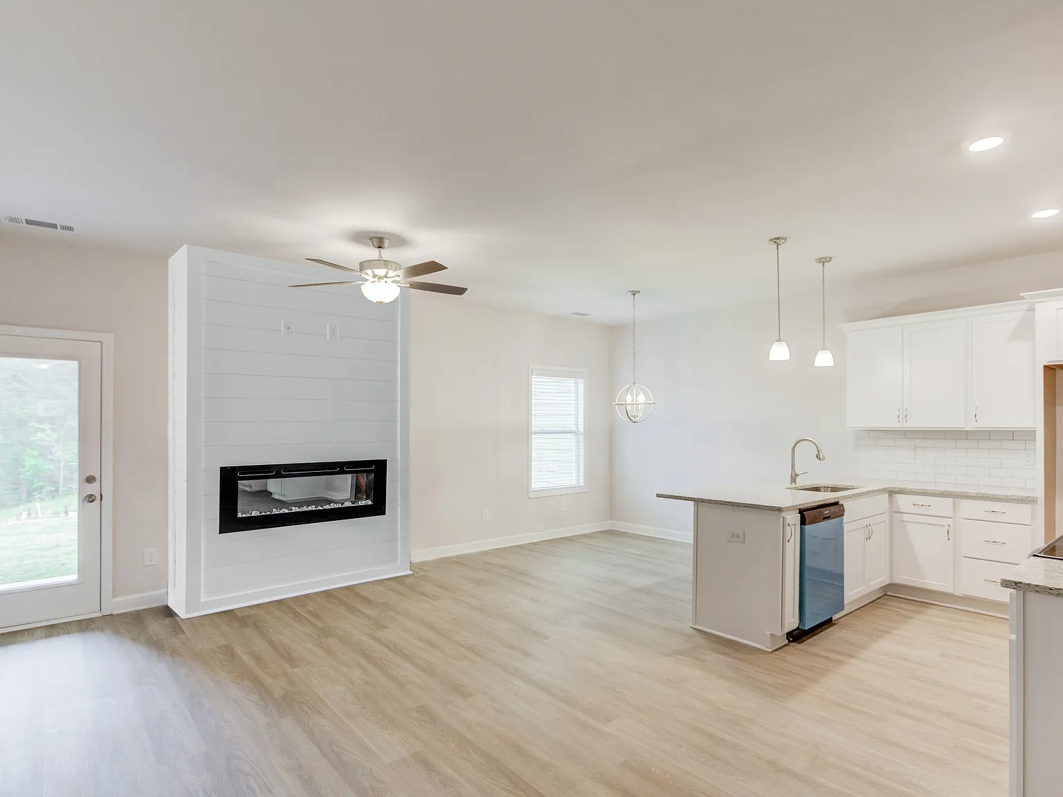 3 bed, 2.5 bath, 1743 sqft, $1,975 — Photo 4