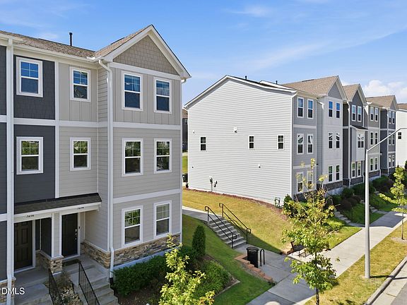 3rd image of 5234 Beardall St