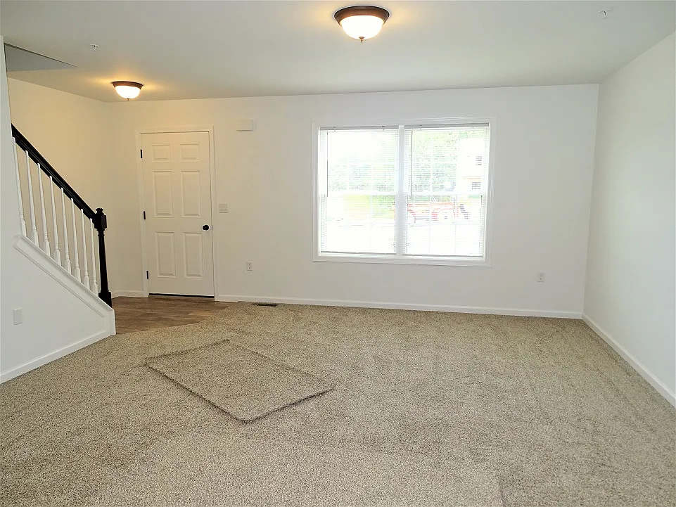 3 bed, 1616 sqft, $2,095 — Photo 2