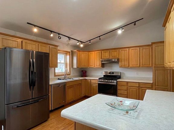 4th image of 3043 Mallory St