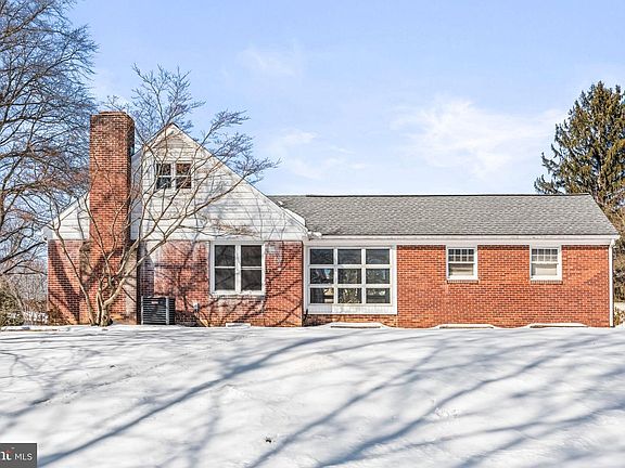 4th image of 1601 Woodcrest Rd