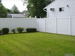 4th image of 786 Carlyle Ave