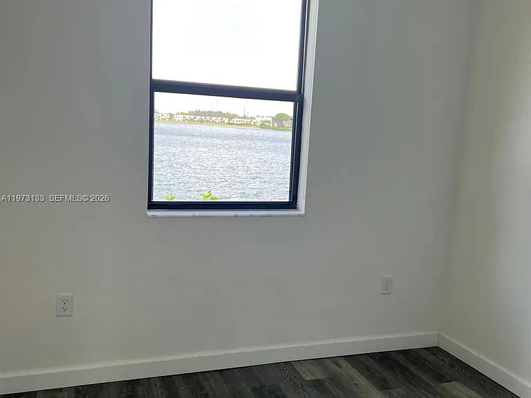 20568 NE 5th Pl — Photo 6