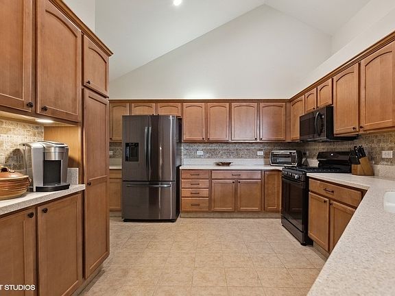 4th image of 628 Handel Ln #628