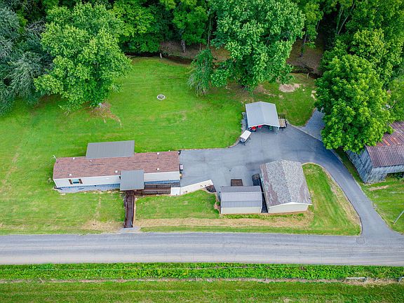 5th image of 140 Country Ln