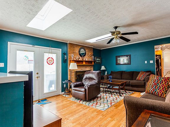 3rd image of 4404 Fawnie Ln