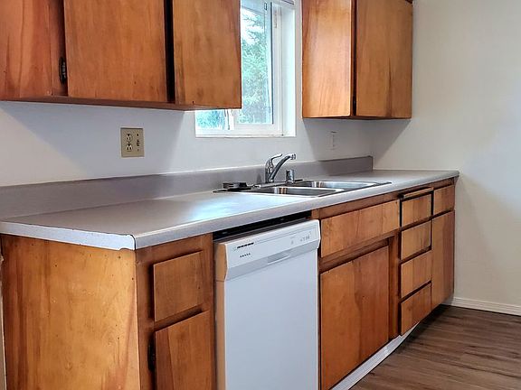 4th image of 1317 10th Ave NW #B