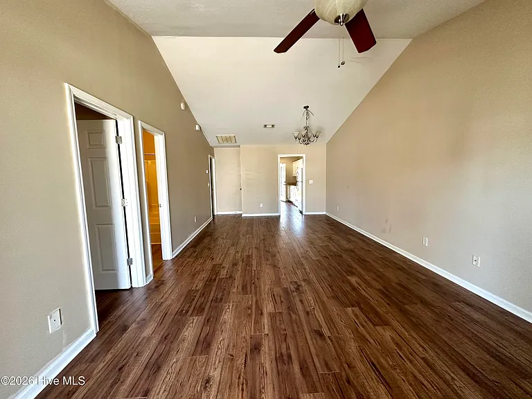 1730 Elizabeth St — Photo 5