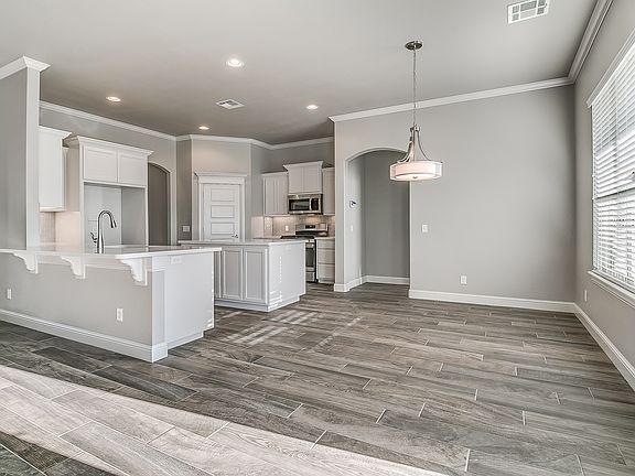 5th image of 11701 San Sebastian Dr