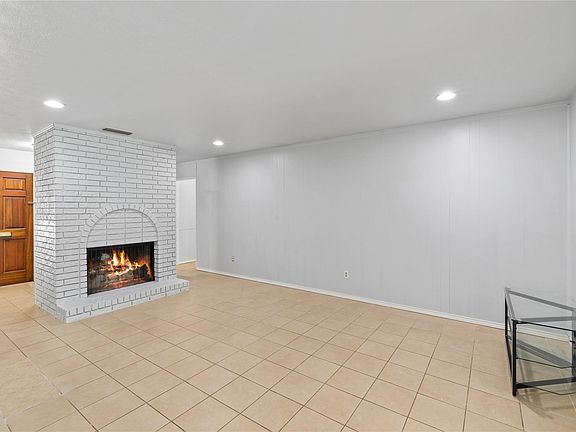 4th image of 3638 Hillsdale Ln