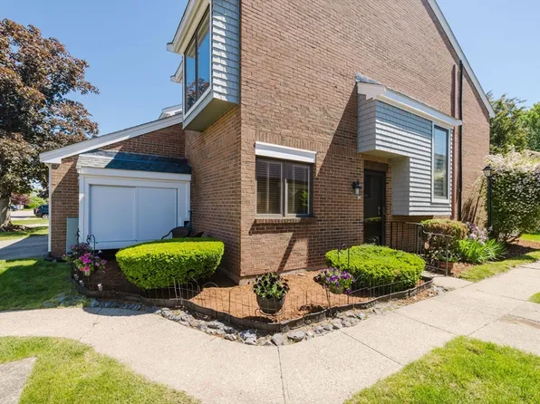 241 Greenbrook Dr Unit 241, Stoughton, MA 02072