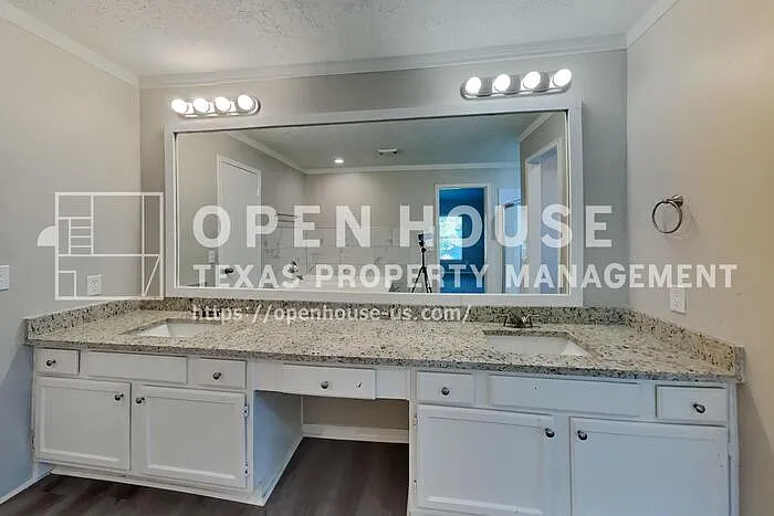 9322 Wandsworth Dr — Photo 13