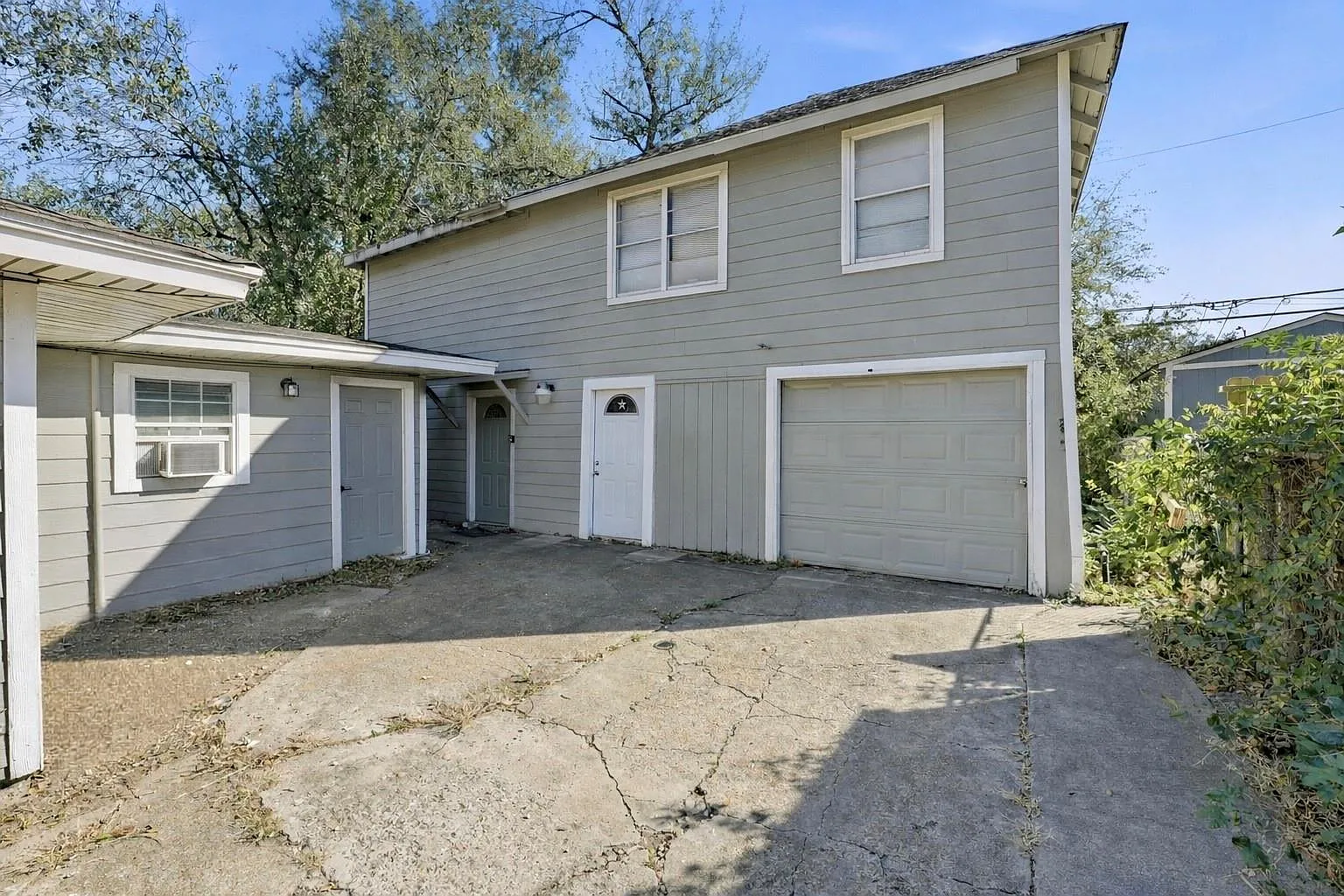 3 bed, 1.0 bath, 1100 sqft, $1,400 — Photo 1