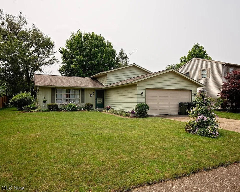 108 Huntington Cir photo 1